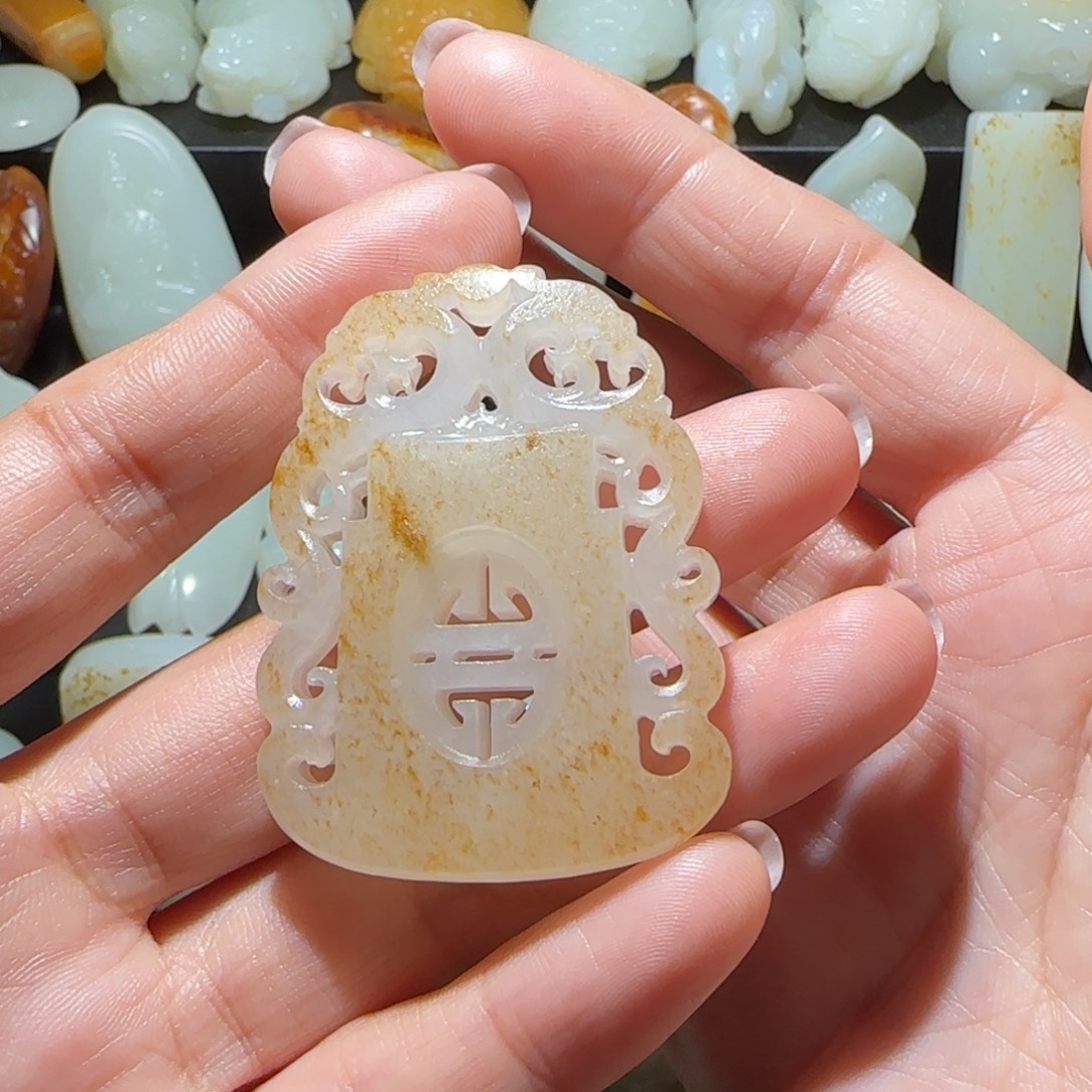 冷***雨和田玉未镶嵌颈饰