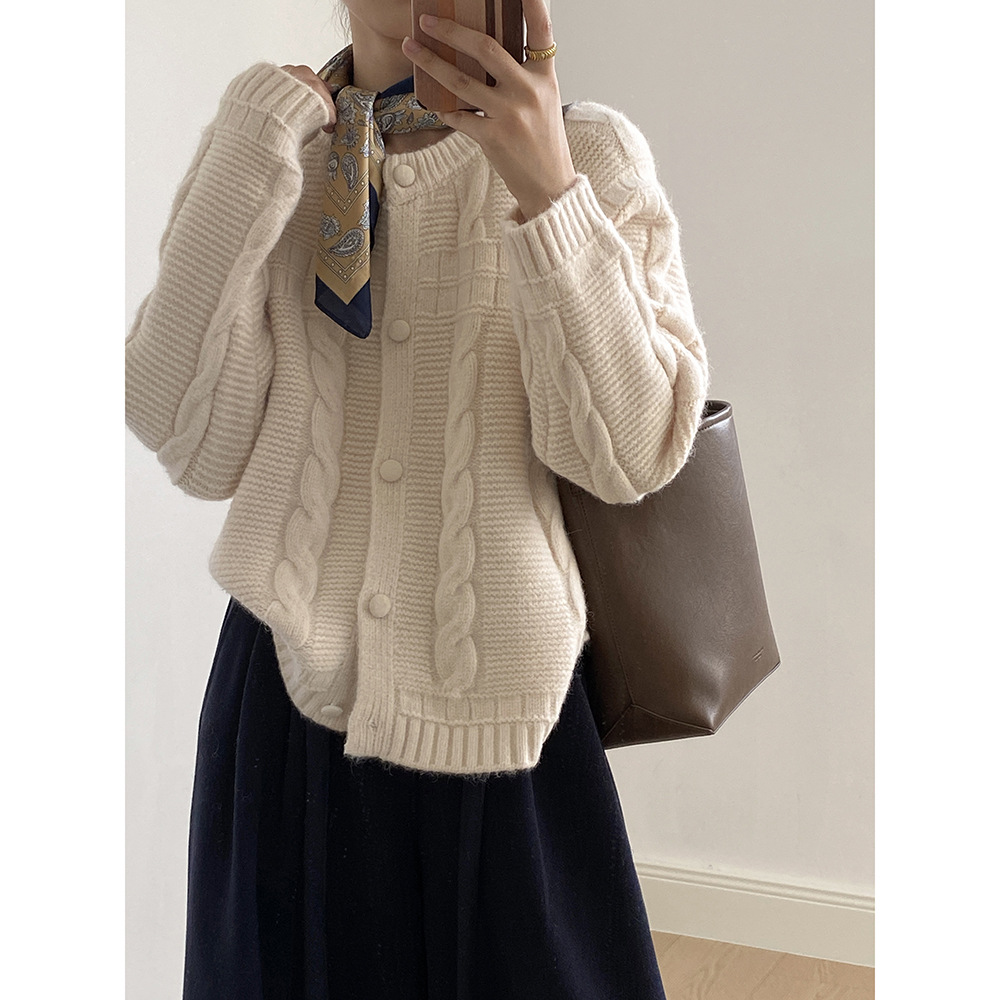 甜美圆领包扣麻花毛衣女秋冬宽松慵懒风针织开衫上衣针织衫百搭