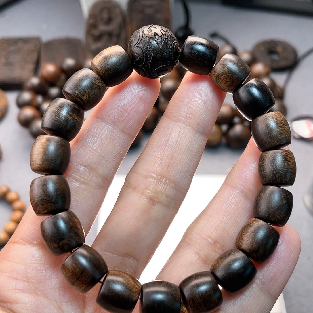 沉香手串乔**。白棋瘤疤1.0