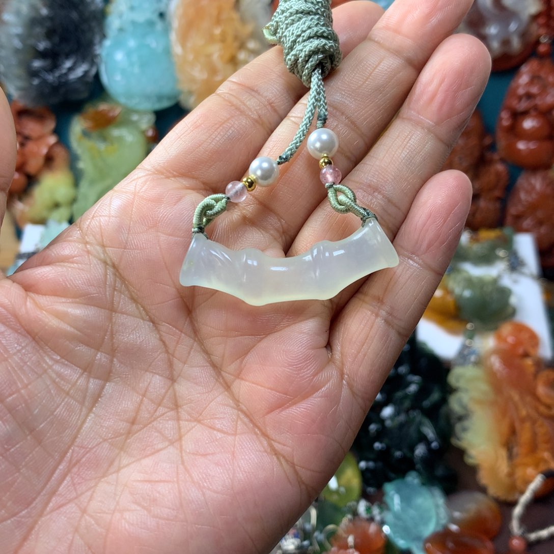 蛇纹石玉未镶嵌挂坠