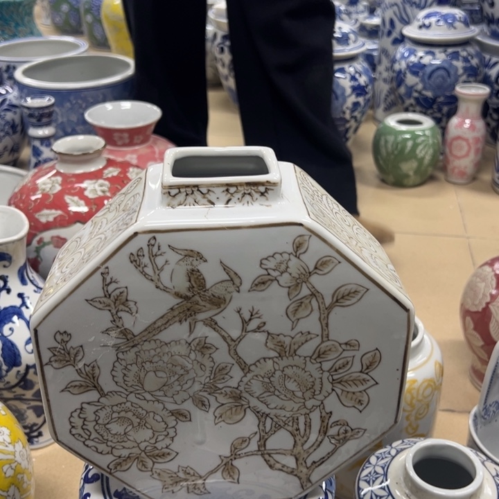 瓷片微瑕。。。。。。。。。。。。。。。