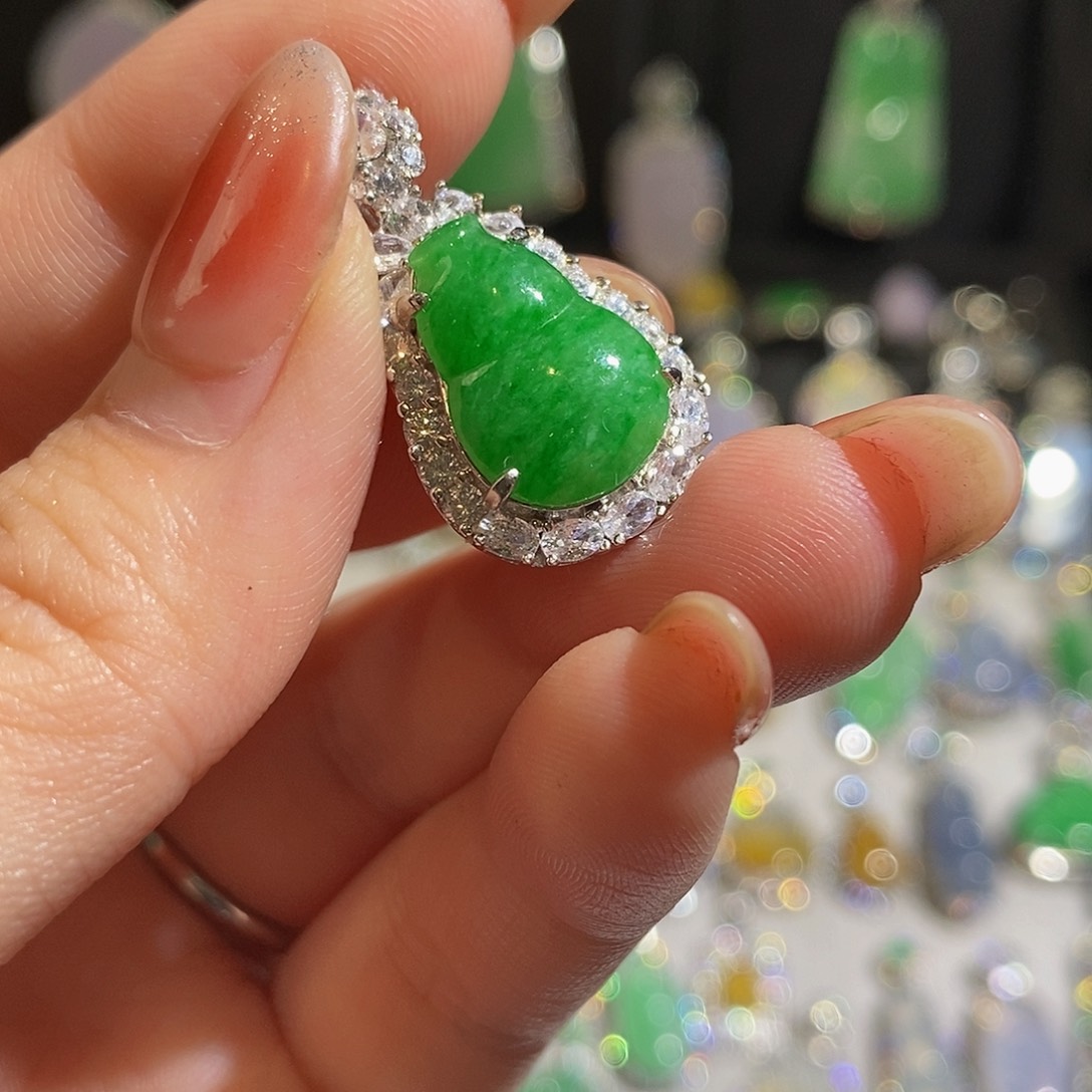 翡翠颈饰银S925镶嵌天然翡翠