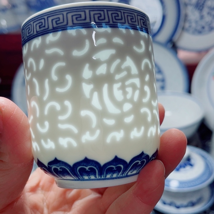  青花玲珑满雕可乐杯