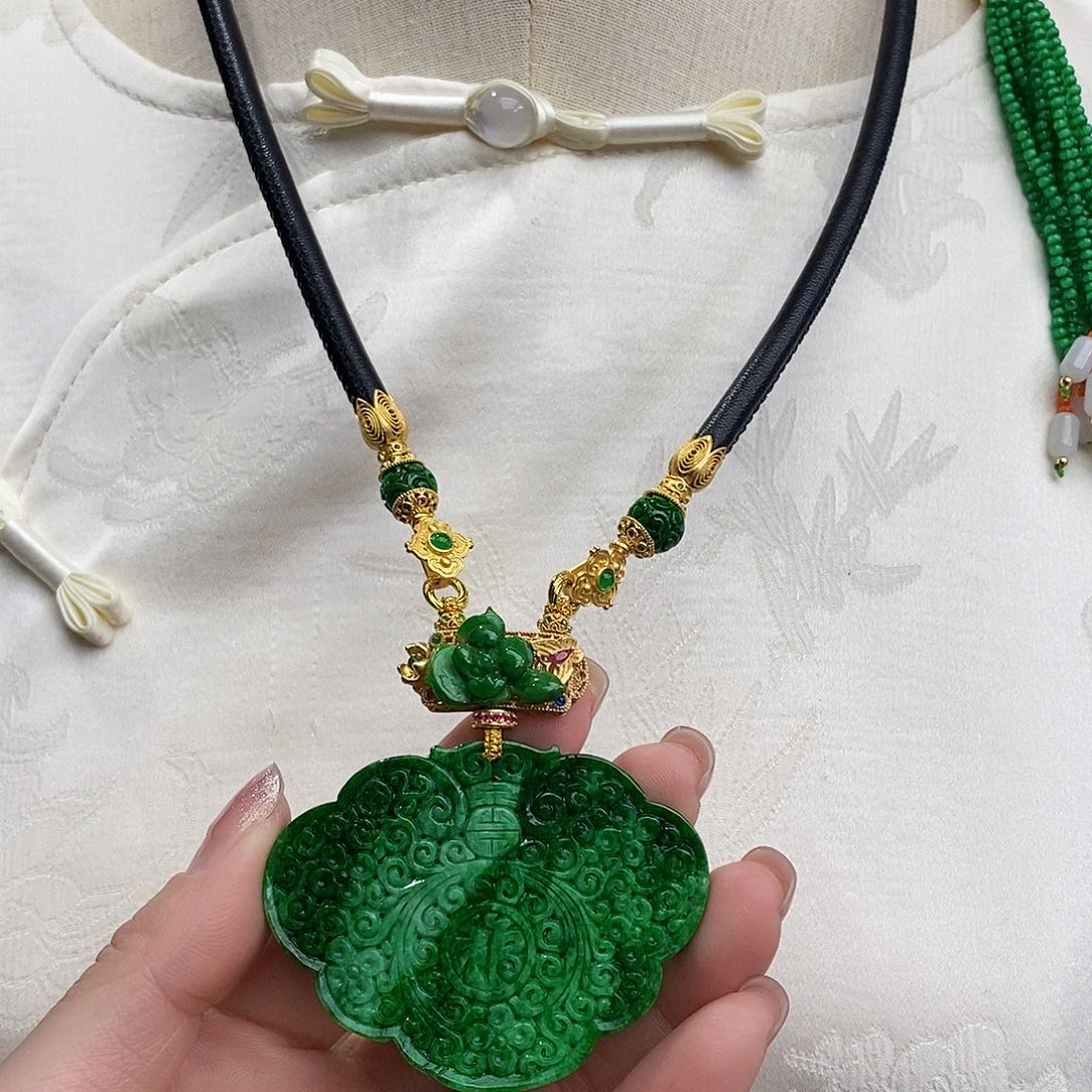 翡翠颈饰未镶嵌天然