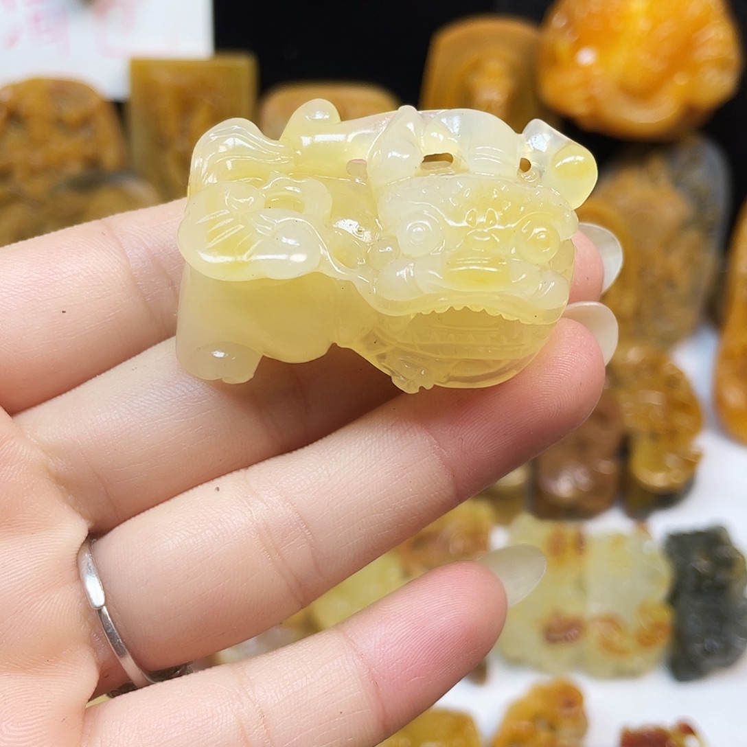 石英质玉（黄龙玉）未镶嵌吊坠(不含链)