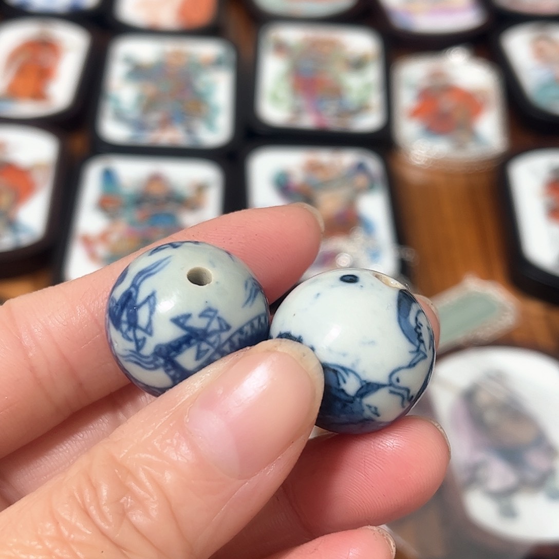 瓷片大**杨瓷片挂件一个