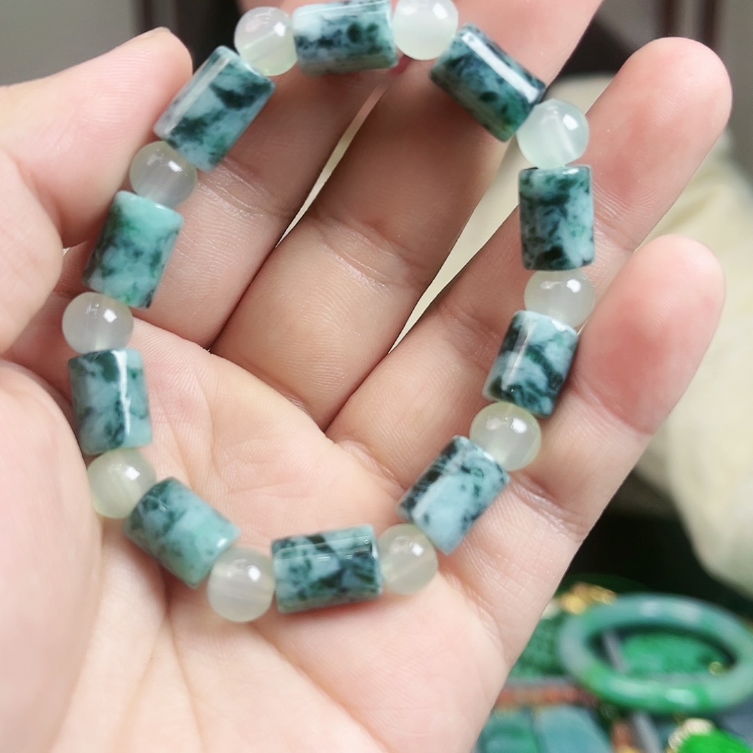 翡翠颈饰未镶嵌手链