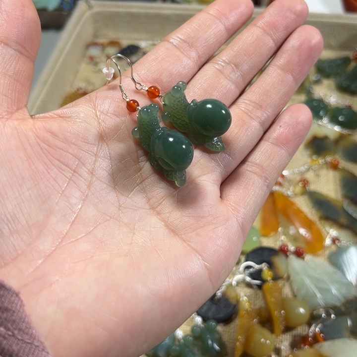 蛇纹石玉耳饰未镶嵌