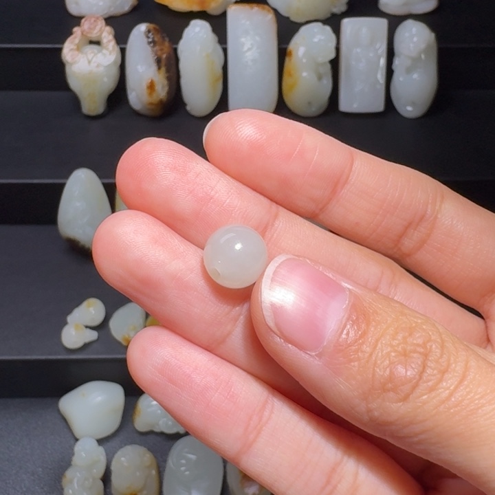 海***空和田玉未镶嵌颈饰