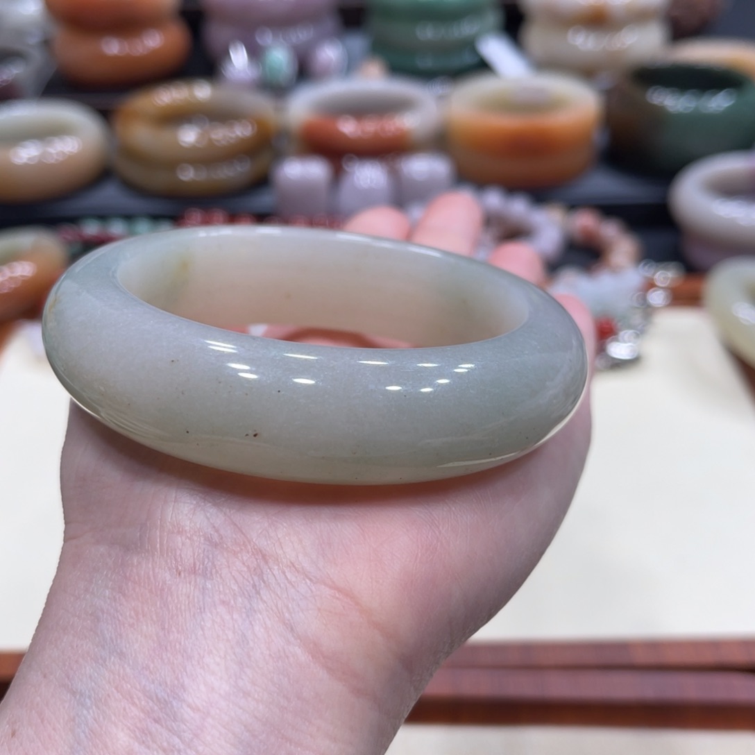 石英质玉手镯未镶嵌春**开