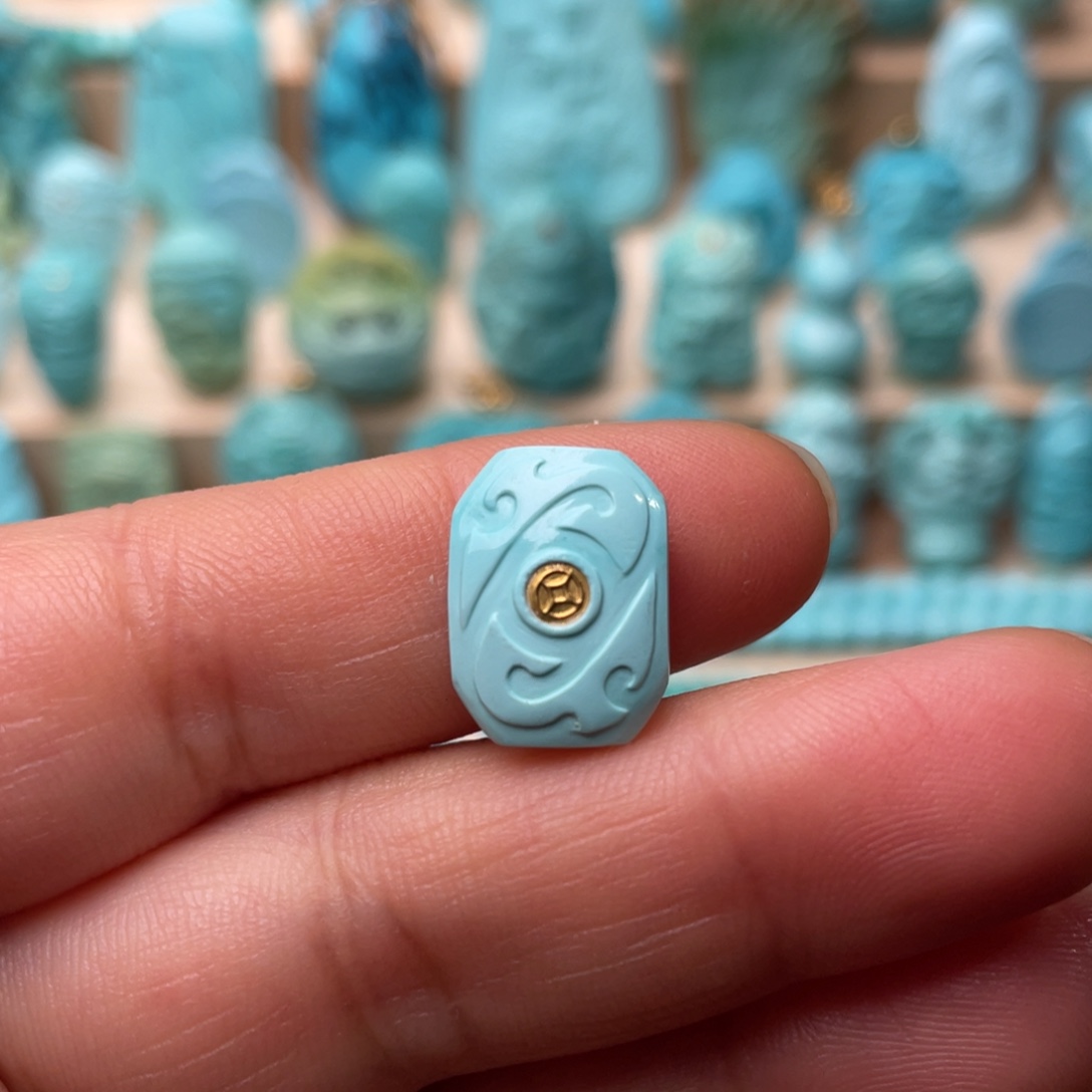 绿松石未镶嵌颈饰