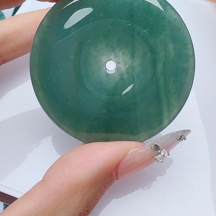 翡翠未镶嵌颈饰天然的A货翡翠多样性发其一 