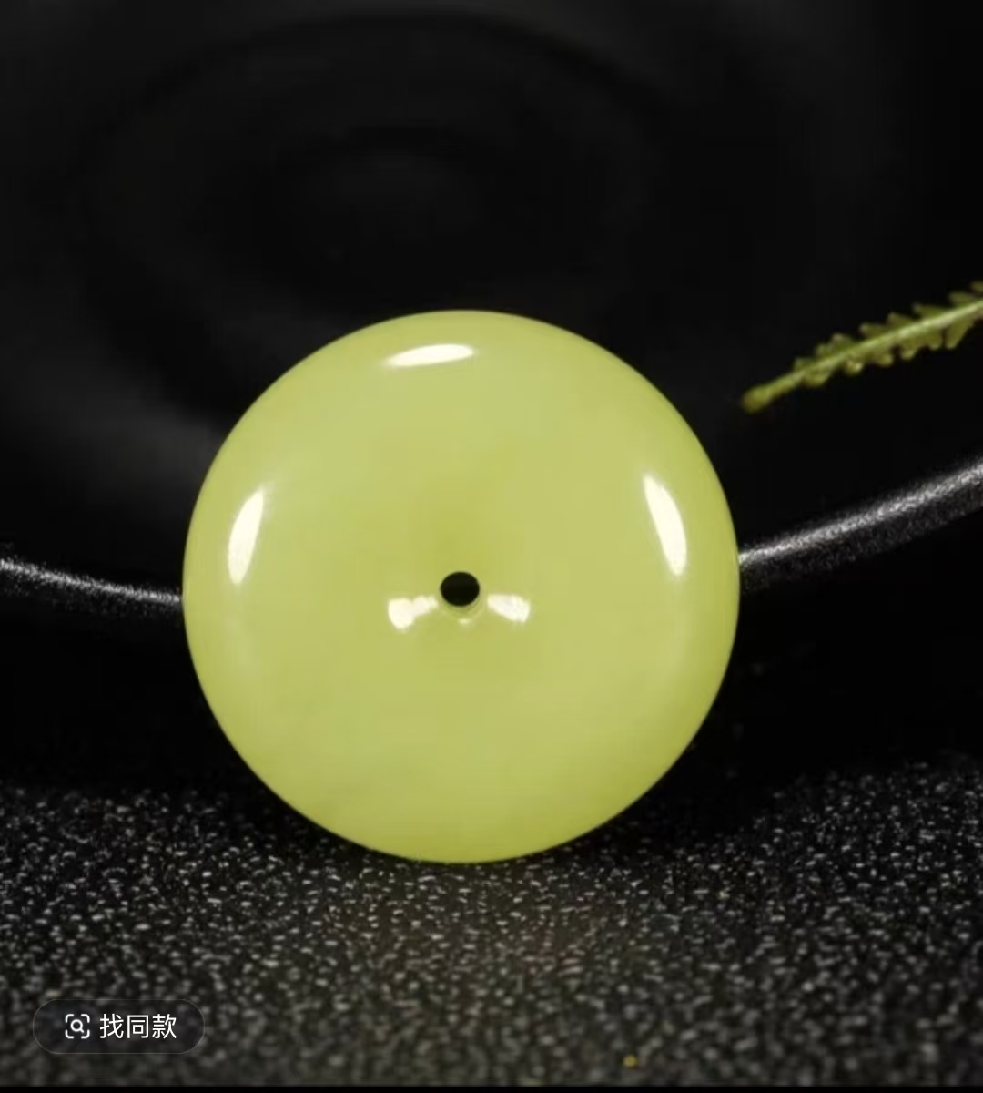 新疆暴力鸡油黄平安扣吊坠40左 右