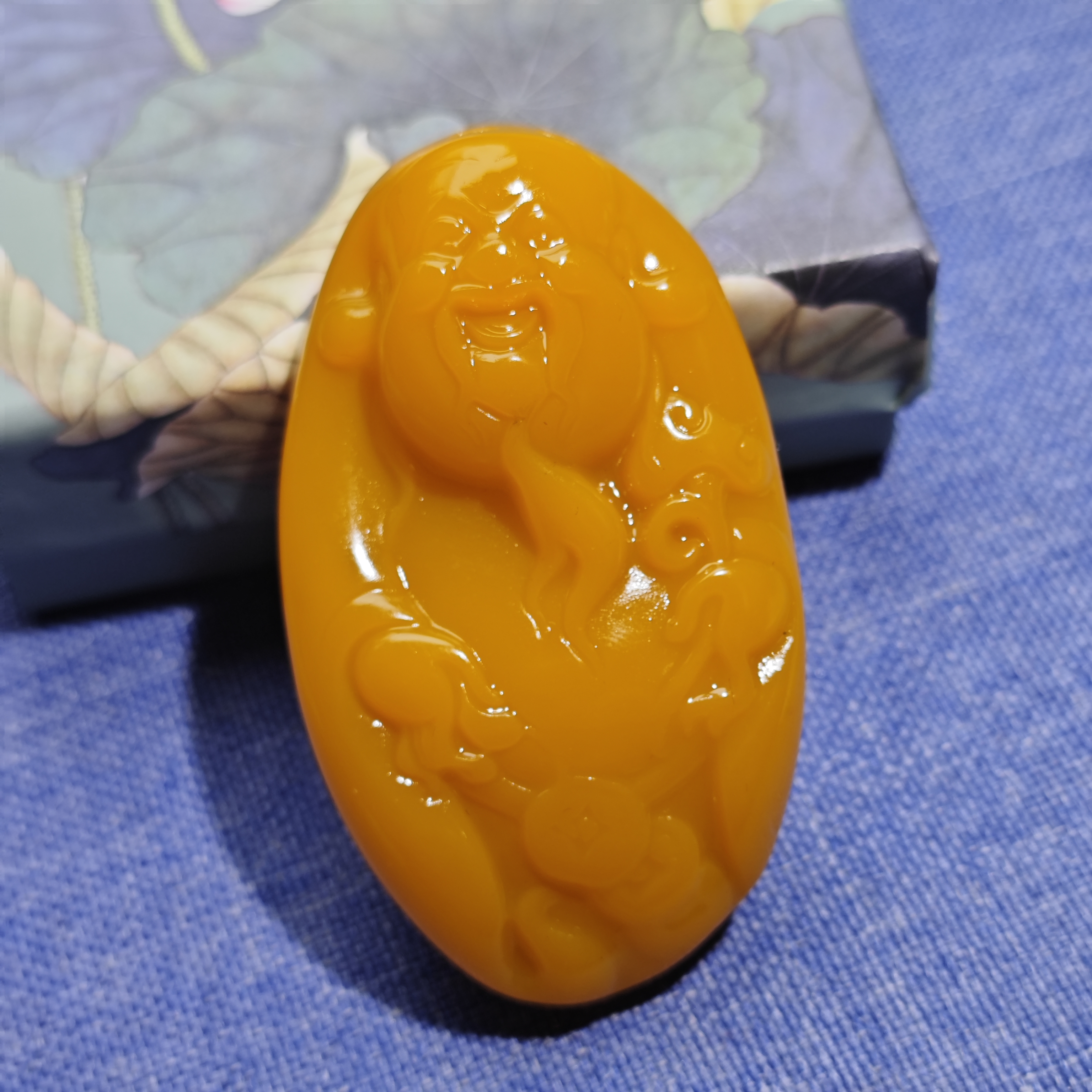 新疆黄玉财爷爷和田玉吊坠