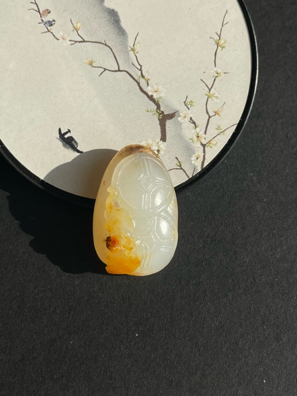 福利新疆和田玉满皮福在眼前吊坠挂件 俏色巧雕 玉质细腻油润