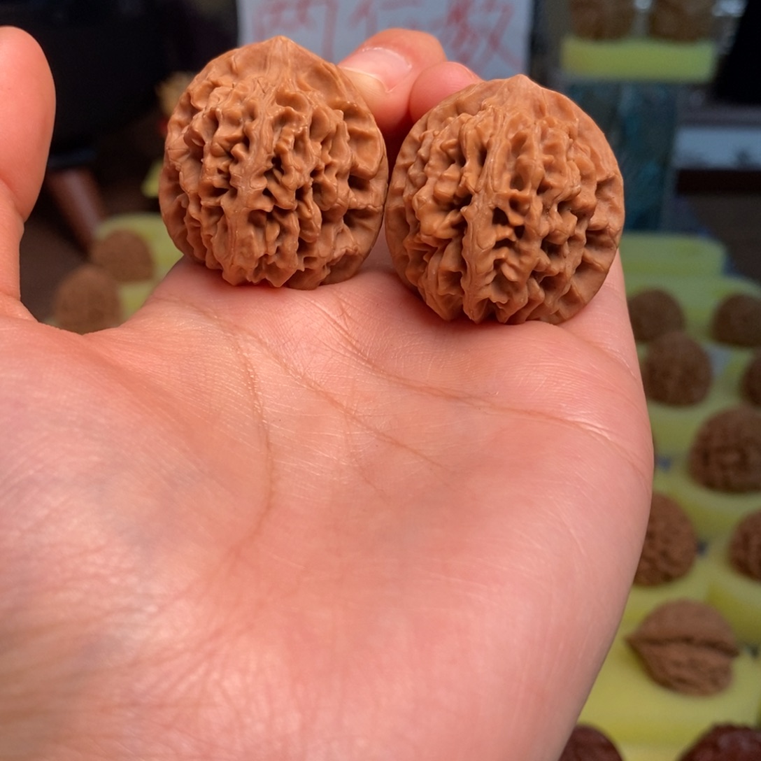 核桃秦岭闷尖狮子头35瑕疵