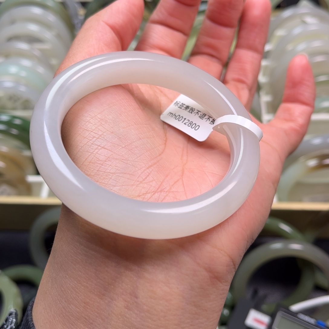 和田玉未镶嵌手镯56圈