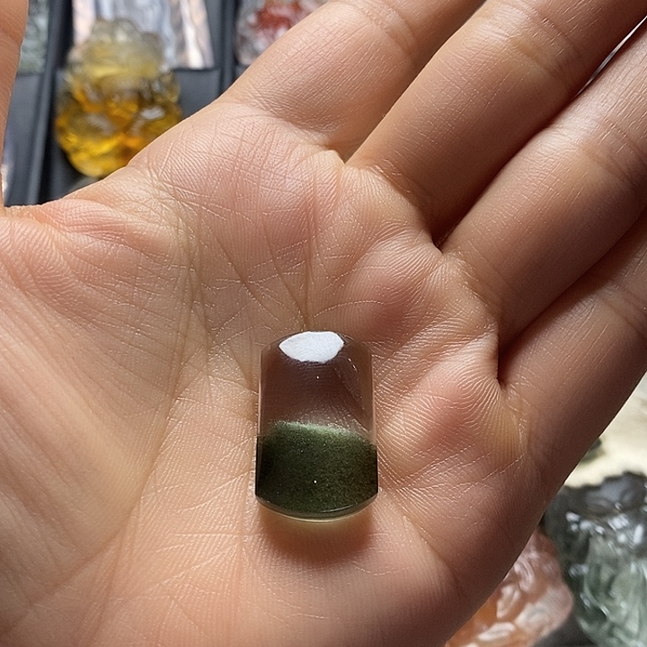 扬***0颈饰水晶未镶嵌水晶吊坠