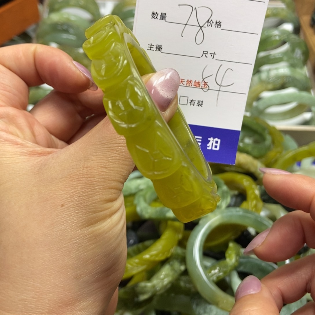 蛇纹石玉手镯未镶嵌