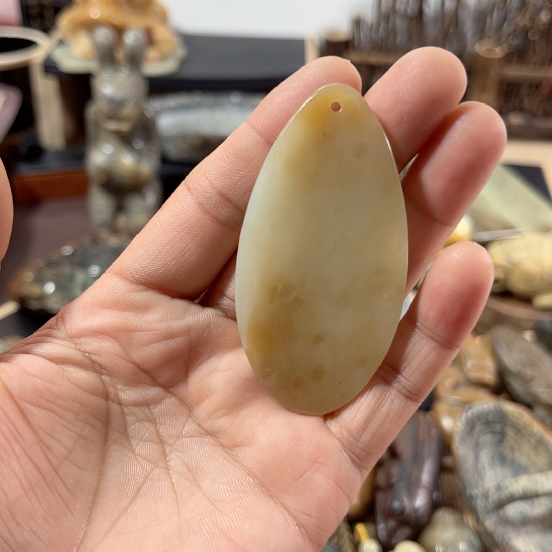 L***G颈饰未镶嵌岫岩老玉（透闪石质玉）