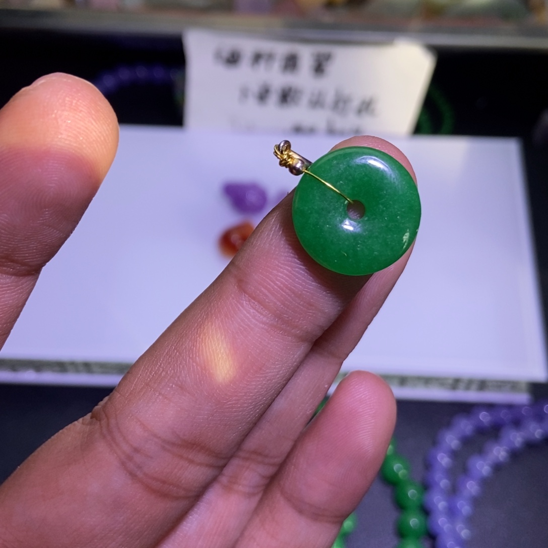 翡翠未镶嵌颈饰吊坠