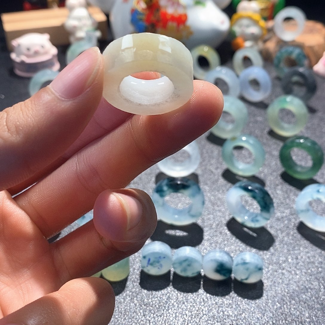 定制翡翠未镶嵌戒指