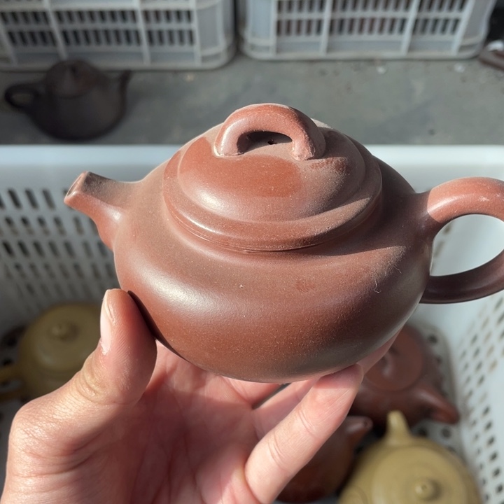老厂紫砂壶一件。