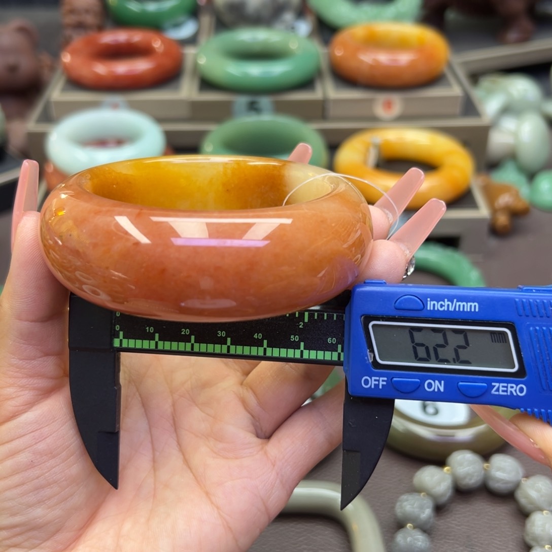 未镶嵌手镯石英岩玉