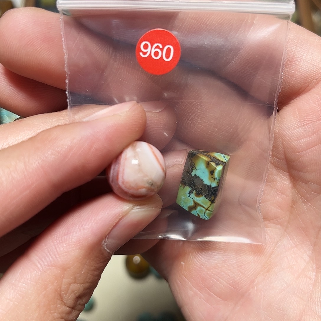 旧***两南红玛瑙未镶嵌珠宝奇石