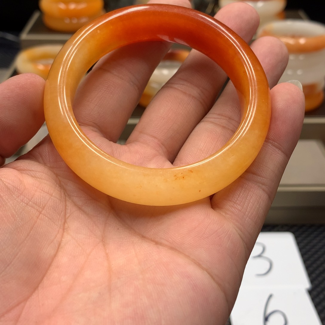 夏***呀石英质玉（黄龙玉）合金手镯