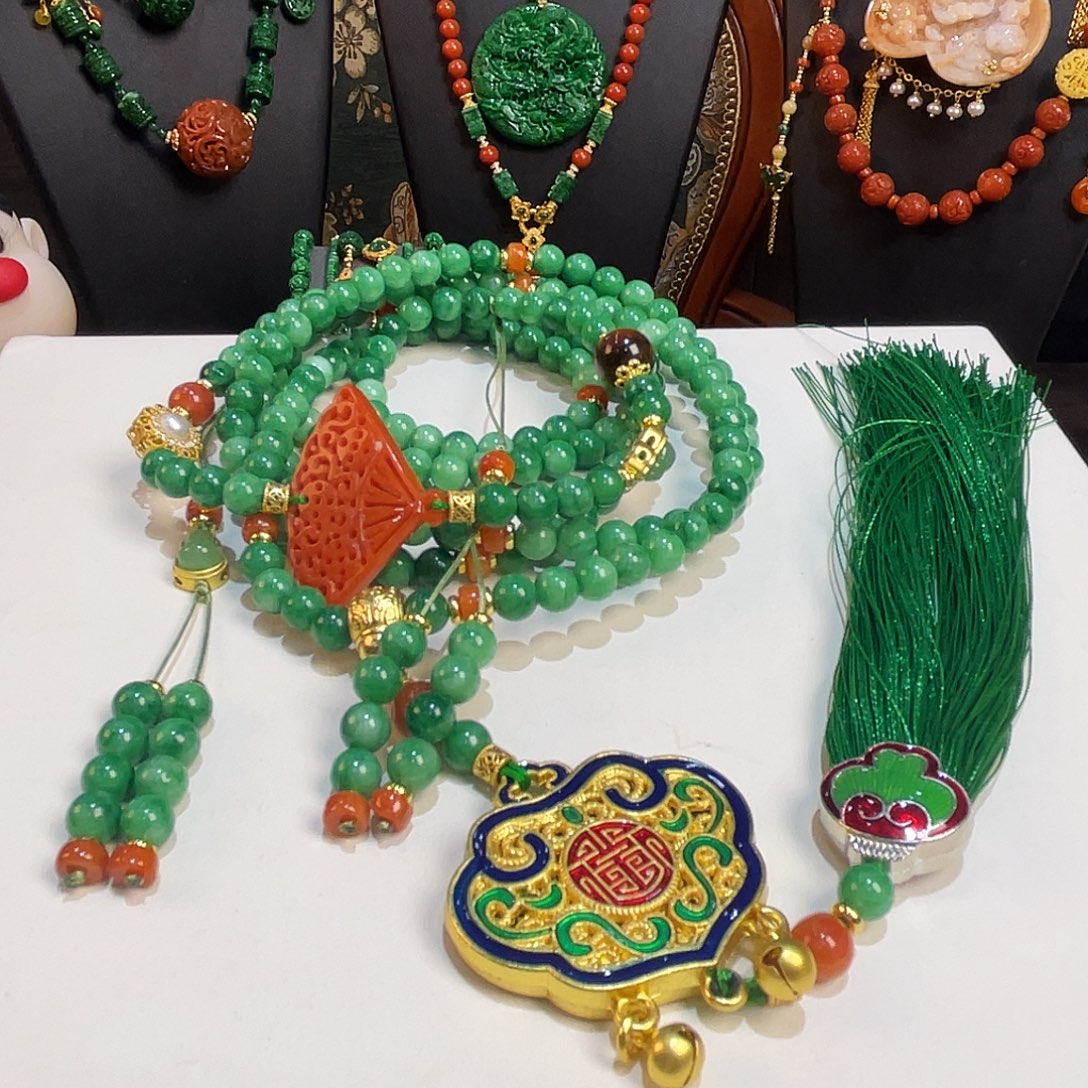 翡翠未镶嵌项链斜挎