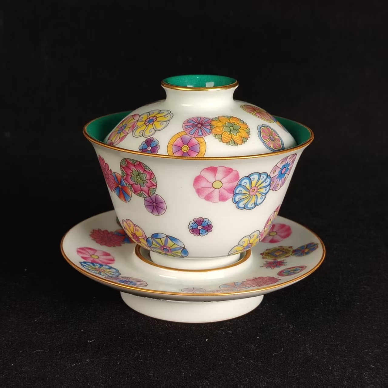 F粉彩皮球花纹三才盖碗