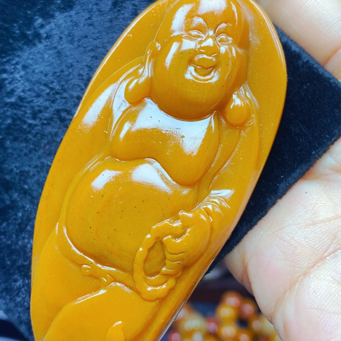 未镶嵌石英质玉（黄龙玉）颈饰