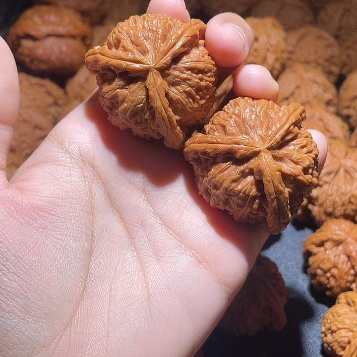 Z***文玩核桃吊坠小妹三棱