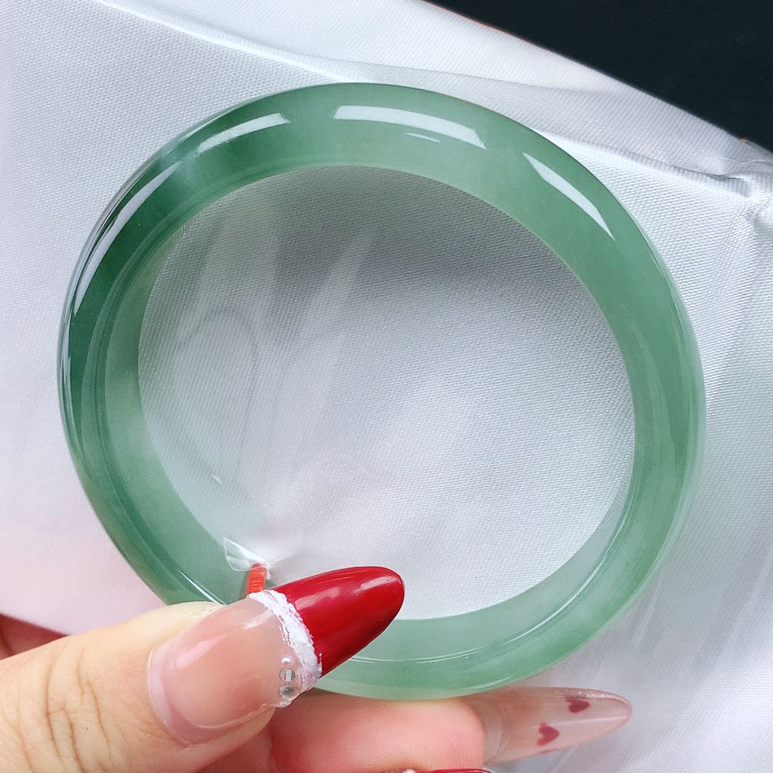 翡翠手镯未镶嵌54圈