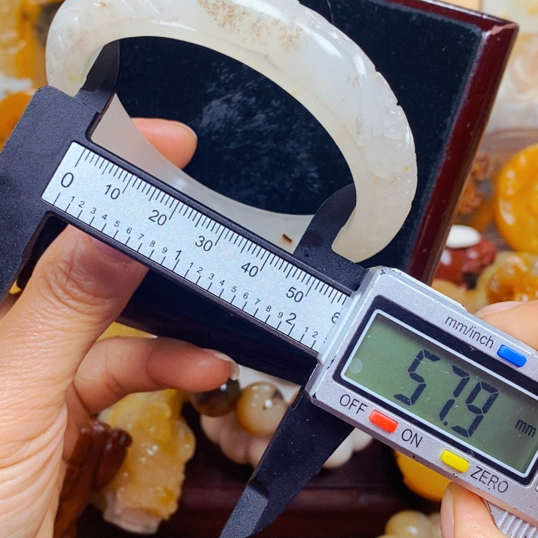 石英质玉（黄龙玉）颈饰未镶嵌