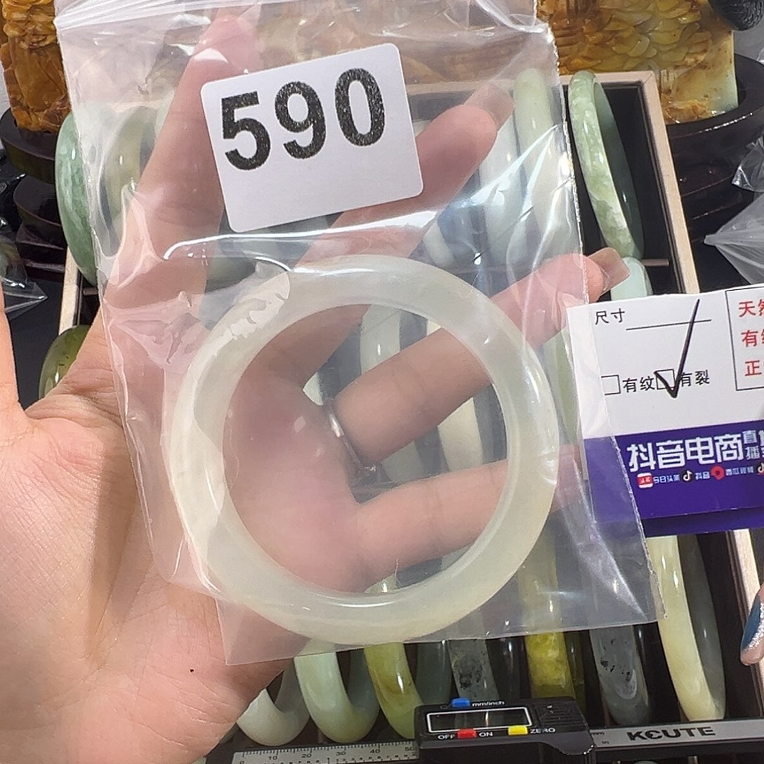 今***版蛇纹石玉未镶嵌手镯