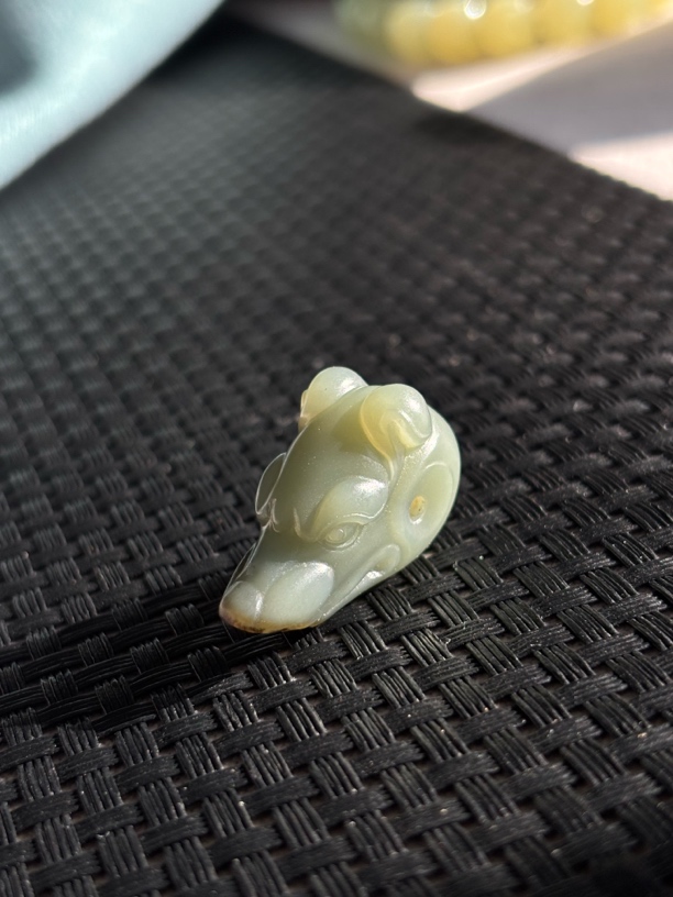 新疆和田玉沙枣青鼠头三通