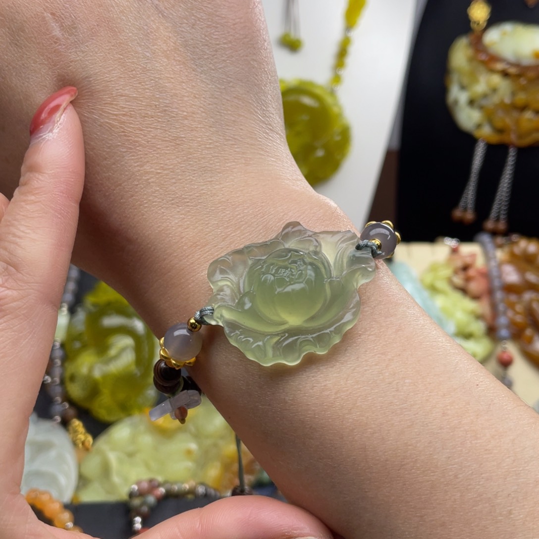 未镶嵌蛇纹石玉颈饰