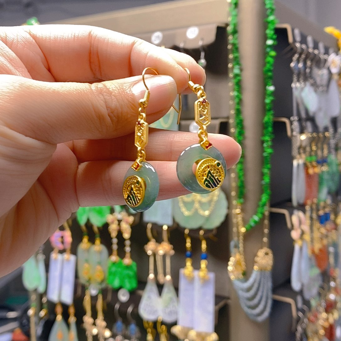 未镶嵌翡翠耳饰翡翠