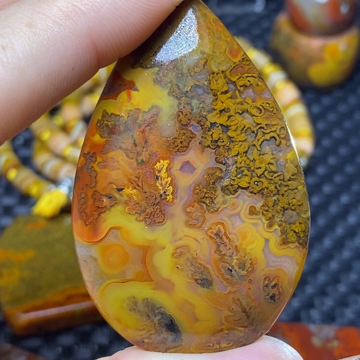 玛瑙/玉髓颈饰未镶嵌梅