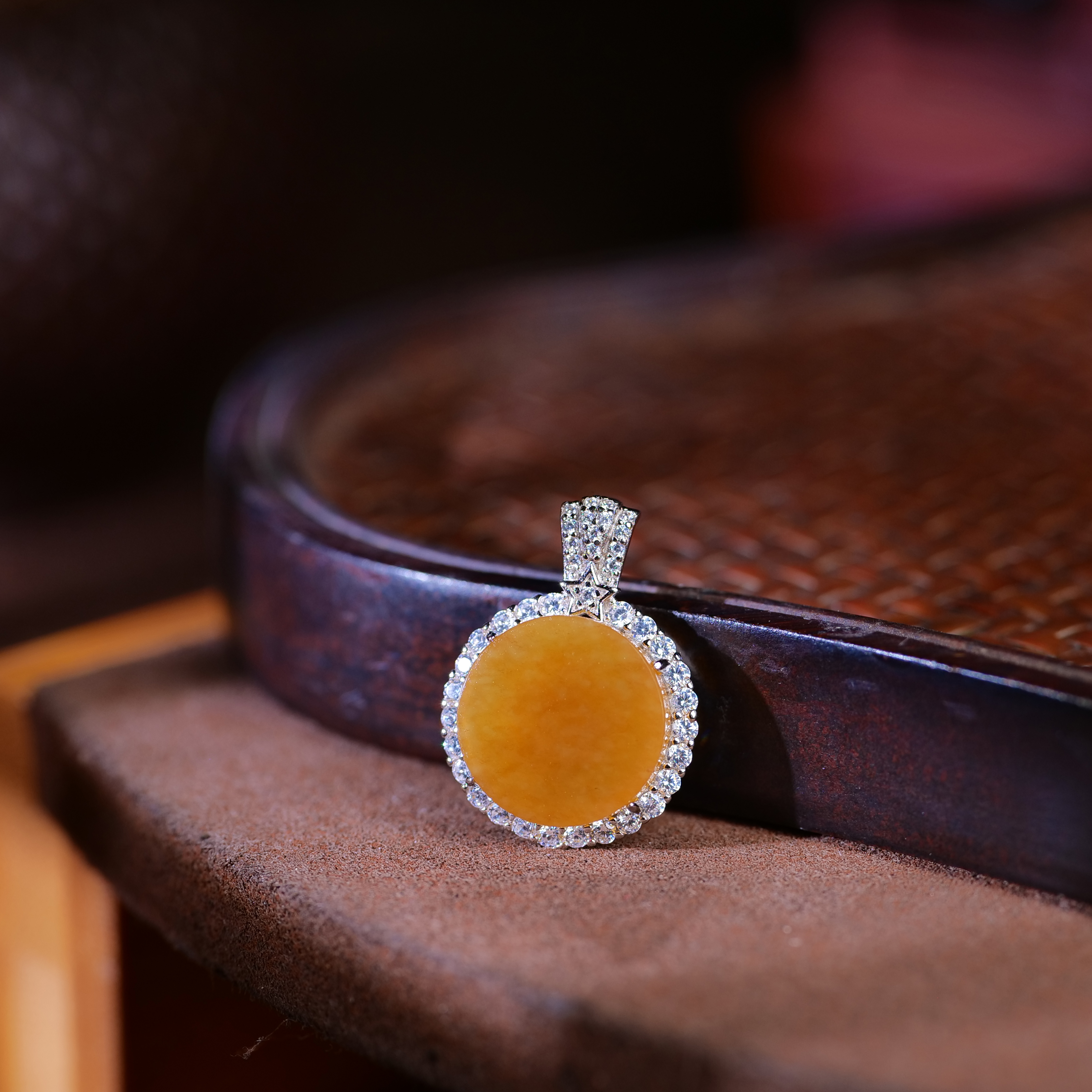 【小雨来了】925银镶嵌和田玉且末糖圆牌吊坠 挂坠 多样性发一件