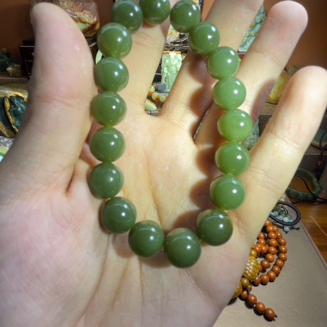 透闪石质玉1手链 卡12未镶嵌