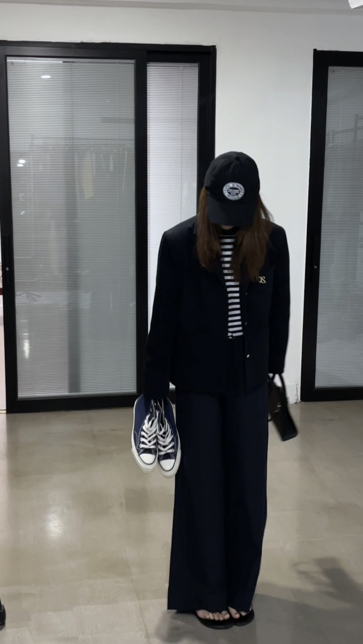  刺绣有垫肩西装外套    2211K