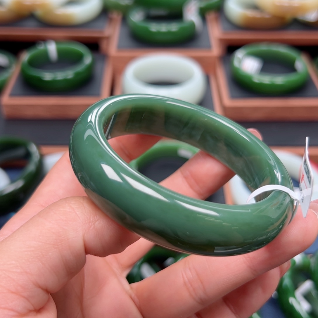 未镶嵌手镯和田玉（碧玉）