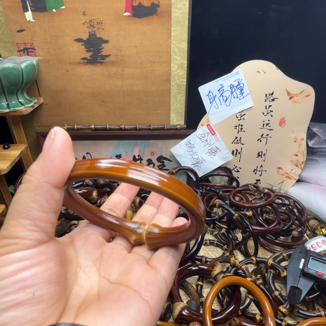 乐***彦木质非金属藤镯子
