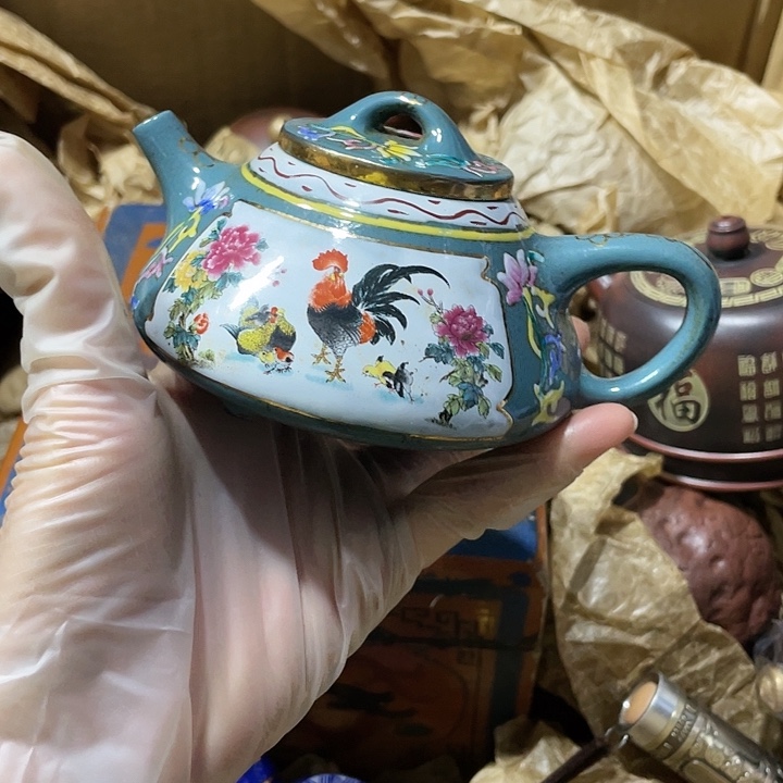 茶壶紫砂原矿泥料纯手工制作的一把紫砂壶。