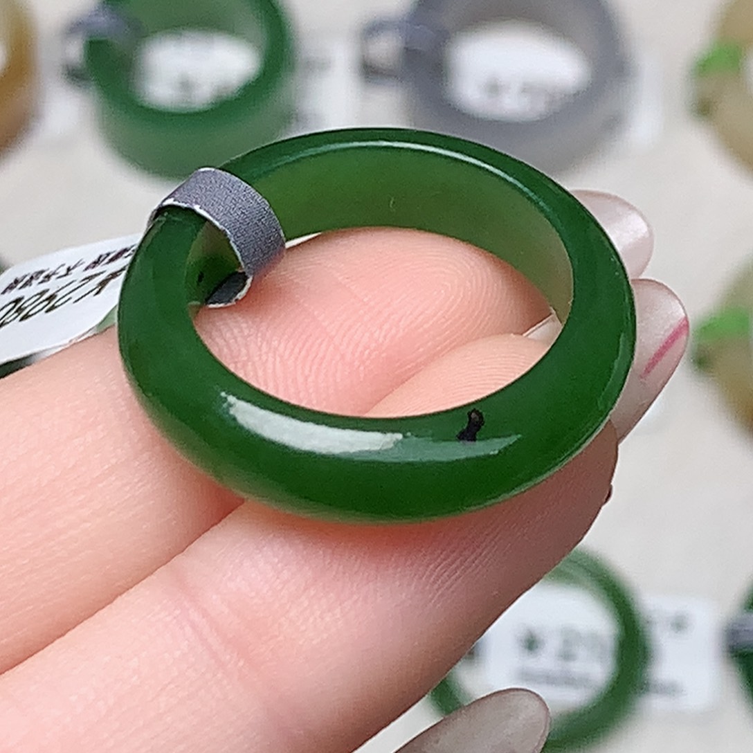 未镶嵌戒指和田玉