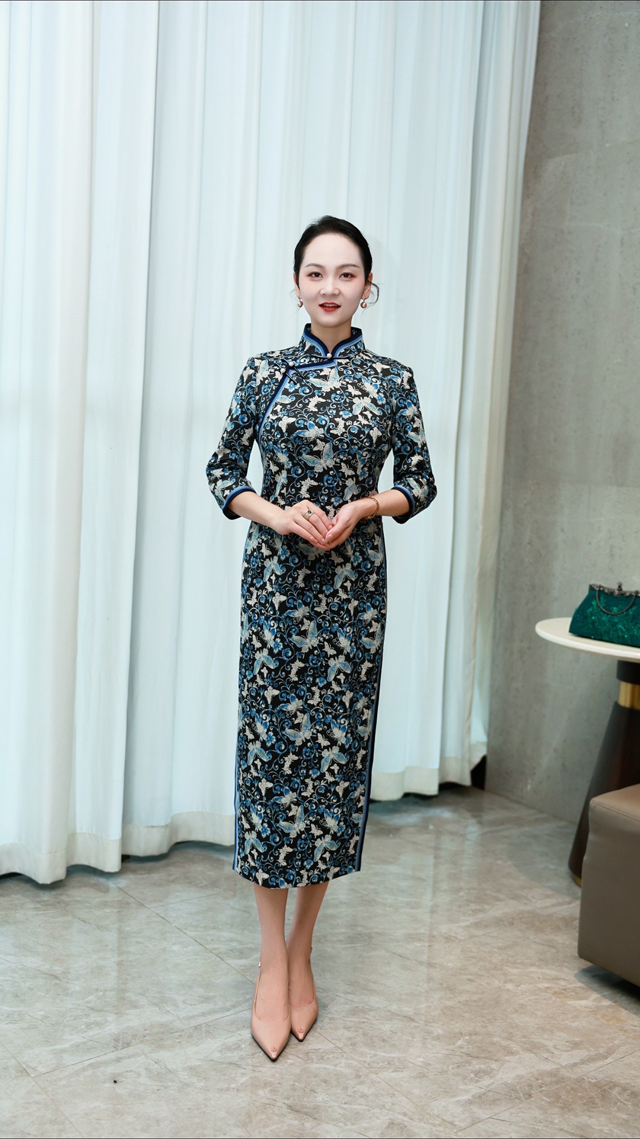 蓝色蝶恋花青花瓷旗袍喜妈妈喜婆婆气质优雅婚宴敬酒礼服七分袖