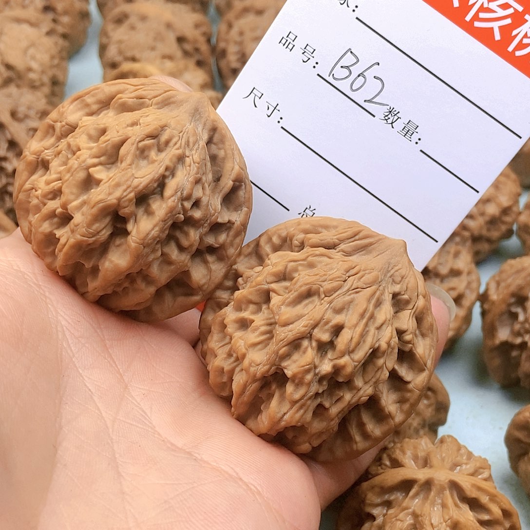 文玩核桃吊坠62号粗筋虎头45尺